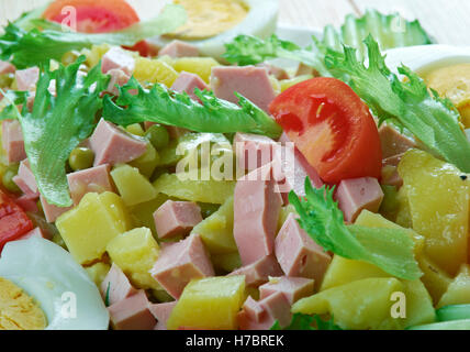 Salade de pommes de terre néerlandais - Huzarensalade Banque D'Images