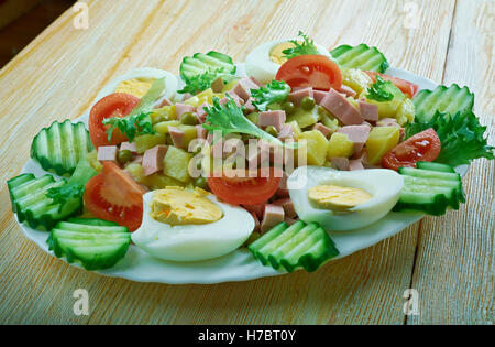 Salade de pommes de terre néerlandais - Huzarensalade Banque D'Images