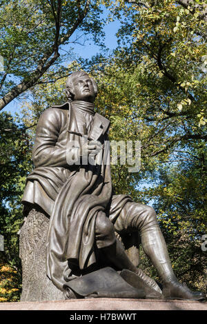 Robert Burns Sculpture est situé à l'extrémité sud de Literary Walk à Central Park, New York City, Etats-Unis Banque D'Images