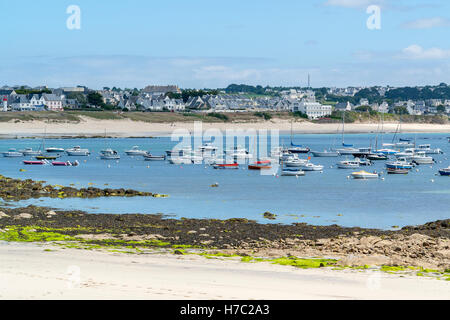 Paysages côtiers autour d'Audierne, une commune française, située dans le département Finistère de la Bretagne en France Banque D'Images