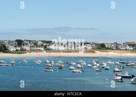 Paysages côtiers autour d'Audierne, une commune française, située dans le département Finistère de la Bretagne en France Banque D'Images