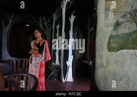 Une peinture dans une chambre à Helga's Folly, un hôtel créé par Helga De Silva Blow Perera, un excentrique kitsch arty hôtel à Kandy, Stock Photo Un roo Banque D'Images