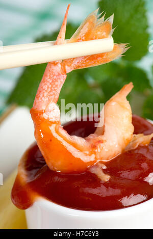 Les crevettes avec sauce tomate ketchup- une cuisine chinoise moderne Banque D'Images