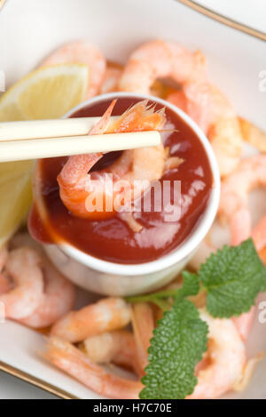 Les crevettes avec sauce tomate ketchup- une cuisine chinoise moderne Banque D'Images