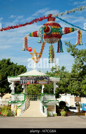 Noël pinata, plaza et pavillon, San Jose del Cabo, Baja California Sur, Mexique Banque D'Images