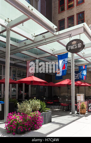 Dewey's Pub sports bar and grill extérieur sur la 30e Rue à New York, USA Banque D'Images