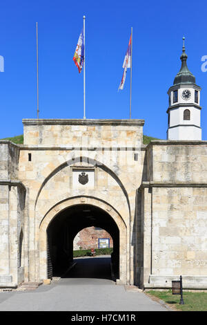 La porte intérieure Stambol (1750) et la Tour Sahat (17ème siècle, tour de l'horloge) à la forteresse de Kalemegdan à Belgrade, Serbie Banque D'Images