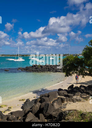 Grand Baie, Maurice - plage isolée et bateaux amarrés dans la baie Banque D'Images