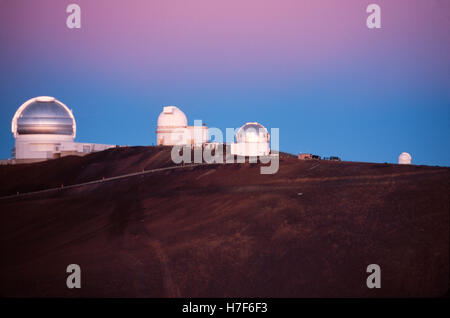 Télescope au-dessus du volcan Mauna Kea Banque D'Images