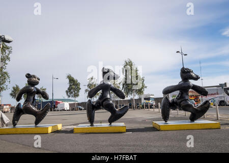 3 Porte 1 Gig No Tô, une sculpture par Patrick O'Reilly, Point Arena et centre commercial de Dublin, Irlande Banque D'Images