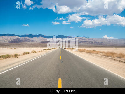 L'autoroute 190, la Death Valley National Park, California, USA Banque D'Images