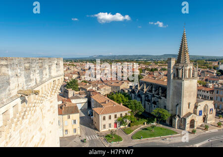 Vue du château sur la ville de Tarascon vers les Alpilles Banque D'Images