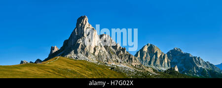 Au-dessus de la montagne Nuvolau Giau Pass (Passo di Giau), Colle Santa Lucia, Dolomites, Padova, Italie Banque D'Images