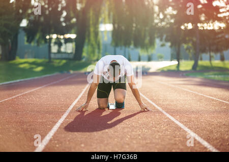 Vue détaillée d'un sprinter prêt à démarrer. Focus sélectif. Banque D'Images