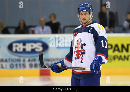 Mark Richardson, de la Cardiff Devils, captaining Grande-bretagne de hockey sur glace de leur défaite 2-1 contre la Norvège. Banque D'Images