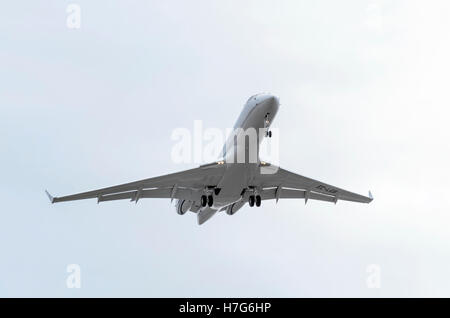 Avions Bombardier Global Express XRS BD-700, de Tag Aviation Company, à l'atterrissage à Adolfo Suarez (Madrid-Barajas Aéroport (Espagne) Banque D'Images