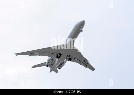 Avions Bombardier Global Express XRS BD-700, de Tag Aviation Company, à l'atterrissage à Adolfo Suarez (Madrid-Barajas Aéroport (Espagne) Banque D'Images