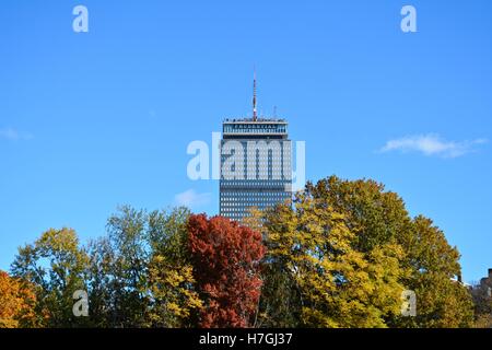 Le Fenway Park d'Olmsted, Muddy River, et des jardins de la victoire de Boston's Emerald Necklace and Back Bay. Banque D'Images