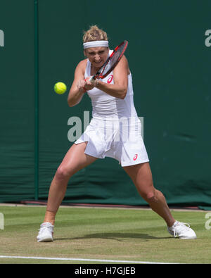 Timea Bacsinszky (SUI) en action à Wimbledon 2016 Banque D'Images