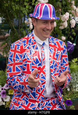 Homme dans un costume d'Union Jack à Wimbledon Banque D'Images