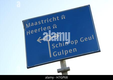 Les directions de la circulation informations touristiques sur Palankastraat signe dans le marché ville de Valkenburg Hollande du Sud Limbourg Pays-Bas NL 2016 Banque D'Images