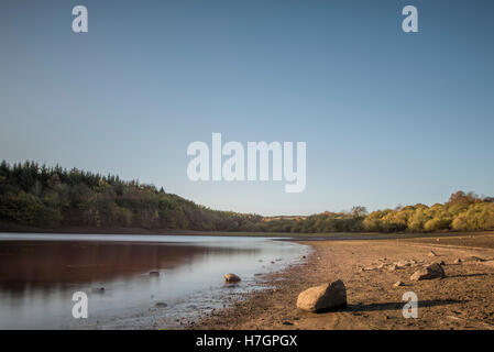 Lever du soleil d'automne à Fewston réservoir, près de Harrogate North Yorkshire Banque D'Images