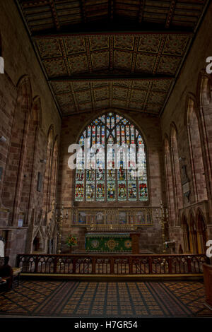 À l'intérieur de l'église paroissiale de St Oswald, Ashbourne, Derbyshire, Royaume-Uni Banque D'Images