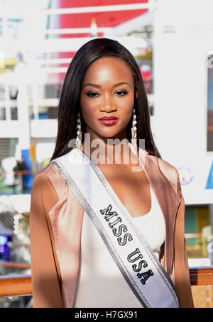 New York, NY, USA. 4ème Nov, 2016. Miss USA Deshauna Coiffure présents pour Carrie Underwood Carnival pour Vista, le Port de New York et du New Jersey, New York, NY Le 4 novembre 2016. Credit : Derek Storm/Everett Collection/Alamy Live News Banque D'Images
