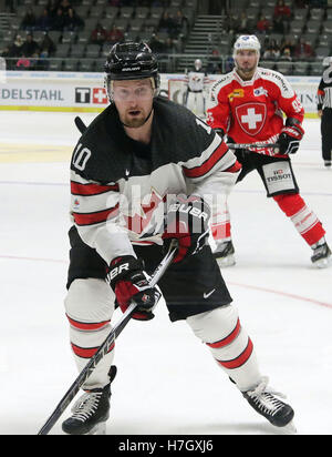 Augsbourg, Bavière, Allemagne. 4ème Nov 2016. De gauche Matt ELLISON (Canada/Minsk), .le hockey sur glace Coupe Deutschland, Équipe Canada vs team Switzerlandy, Augsburg, Curt-Frenzel-Eisstadion, Novembre 04, 2016, chaque mois de novembre a lieu dans le cadre de la préparation pour le Championnat du Monde de Hockey IIHF la Coupe Deutschland avec 4 équipes dont une équipe de l'Amérique du Nord. Équipe Canada se compose de joueurs évoluant en Europe. © Wolfgang Fehrmann/ZUMA/Alamy Fil Live News Banque D'Images