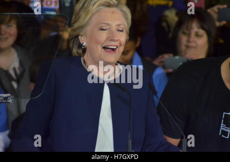 Hillary Clinton s'affiche en stade Heinz field pour un rassemblement électoral Nov 2016 Banque D'Images