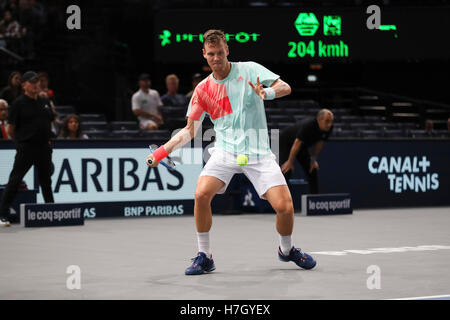 Paris, France. 4ème Nov, 2016. BNP PARIBAS MASTERS (1/4 final) FEDERATION FRANCAISE DE TENNIS - Tomas Berdych (CZE) en action contre Andy Murray (GBR) - Crédit : Yan Lerval/Alamy live news Banque D'Images