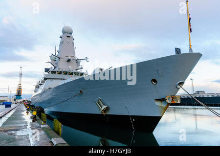 Belfast, Irlande du Nord. 4ème Nov, 2016. Le HMS Duncan, avec d'autres bateaux d'un groupe maritime permanent de l'OTAN (SNMG1) visiter Belfast. Crédit : Stephen Barnes/Alamy Live News Banque D'Images