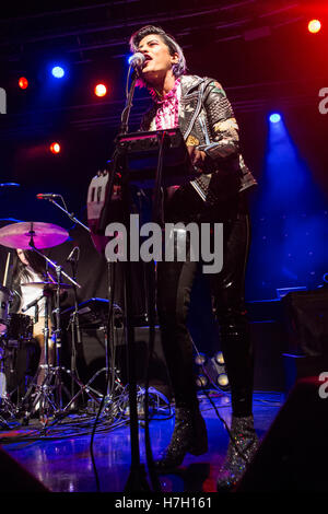 Milan, Italie. 08Th Nov, 2016. Le groupe pop australien TIGERTOWN effectue sur scène à l'ouverture de la Fabrique de montrer de panique ! À la discothèque le Crédit : Rodolfo Sassano/Alamy Live News Banque D'Images