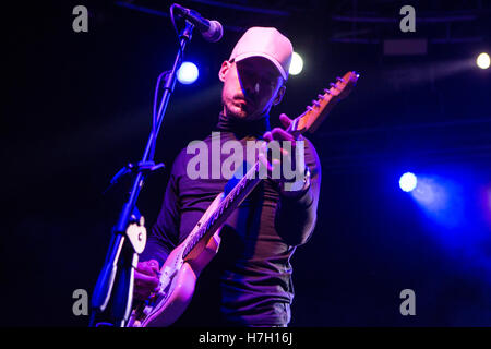 Milan, Italie. 08Th Nov, 2016. Le groupe pop australien TIGERTOWN effectue sur scène à l'ouverture de la Fabrique de montrer de panique ! À la discothèque le Crédit : Rodolfo Sassano/Alamy Live News Banque D'Images