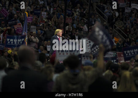 Hershey, Pennsylvanie, USA. 5ème Nov, 2016. Donald Trump parle à plus de 10 000 partisans à Hersey, New York à sa dernière apparition dans la clé de l'état de rotation avant l'élection présidentielle. Crédit : Christopher Occhicone/ZUMA/Alamy Fil Live News Banque D'Images