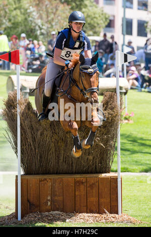 Hazel Shannon (AUS) équitation Clifford dans le cross-country de l'Australian International événement de trois jours Adélaïde en Australie. Banque D'Images