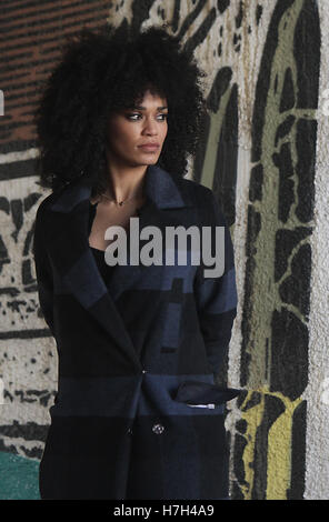 New York, New York, USA. 08Th Nov, 2016. Pearl Thusi tournage sur emplacement pour série de ABC Quantico en Reine New York Novembre 04, 2016 .. Credit : MediaPunch Inc/Alamy Live News Banque D'Images