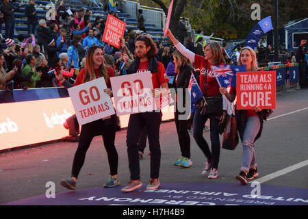 New York, New York, USA. 4ème Nov, 2016. Marathon de New York TCS Cérémonie d'dans Central Park. La SLA de l'équipe de courir pour une cure. Crédit : Rachel Cauvin/Alamy Live News Banque D'Images