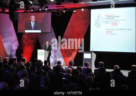 Riga, Lettonie. 5ème Nov, 2016. La sixième la Chine et l'Europe centrale et orientale (PECO) Forum économique et commercial est tenu à Riga, Lettonie, 5 novembre 2016. © Wang Yaxiong/Xinhua/Alamy Live News Banque D'Images