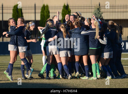 Washington, DC, USA. 4ème Nov, 2016. 20161104 - Georgetown joueurs célébrer à la suite d'un coup de pied de pénalité et les heures supplémentaires la victoire sur DePaul dans un grand tournoi de l'Est à demi-finale Champ Shaw à Washington. © Chuck Myers/ZUMA/Alamy Fil Live News Banque D'Images