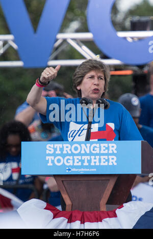 AFT Randi Weingarten, Présidente, au rassemblement électoral à Pembroke Pines, en Floride, pour Hillary Clinton à la présidence. Banque D'Images