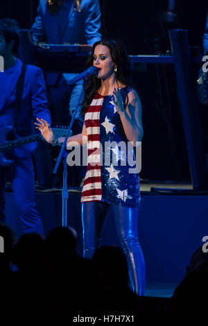 Philadelphie, USA. 5ème Nov, 2016. Hillary Clinton faire sortir le vote Concert avec Katy Perry à Philadelphie. Credit : Rudy k/Alamy Live News Banque D'Images