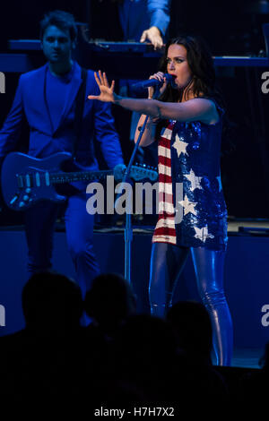 Philadelphie, USA. 5ème Nov, 2016. Hillary Clinton faire sortir le vote Concert avec Katy Perry à Philadelphie. Credit : Rudy k/Alamy Live News Banque D'Images