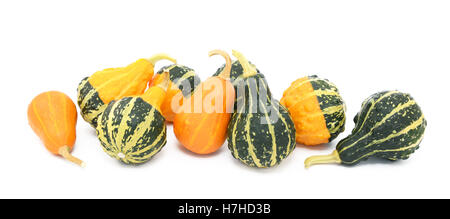 Vert, orange et jaune, les gourdes d'ornement isolé sur fond blanc Banque D'Images