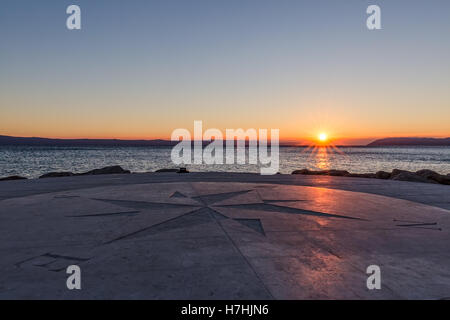 Coucher du soleil au bord de la mer Banque D'Images
