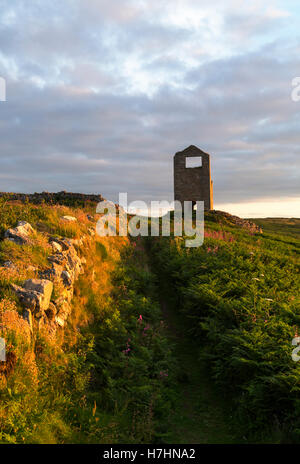 Lumière chaude soirée sur Botallack papulo-mine à Cornwall Banque D'Images