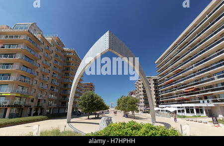 Leopold I Esplanade avec des appartements de vacances, De Panne, côte belge, Flandre occidentale, Flandre orientale, Belgique Banque D'Images