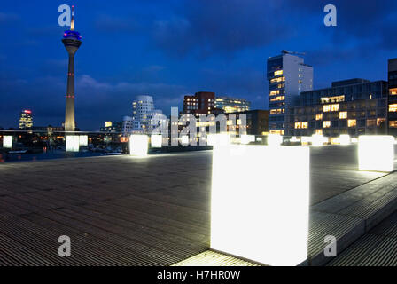 Duesseldorf Media Harbour de nuit, Düsseldorf, Rhénanie du Nord-Westphalie Banque D'Images