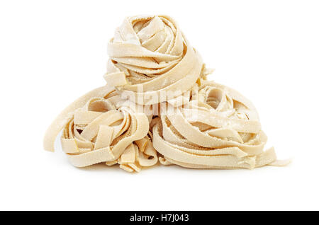 Pile de maison non cuit pâtes italiennes traditionnelles laminées. Partie de matières ou tagliatelle fettuccine pappardelle ou. Les pâtes sèches Banque D'Images