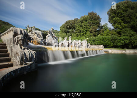 Une longue exposition de la fontaine de Vénus et Adonis. Palais Royal de Caserte (parc) Banque D'Images